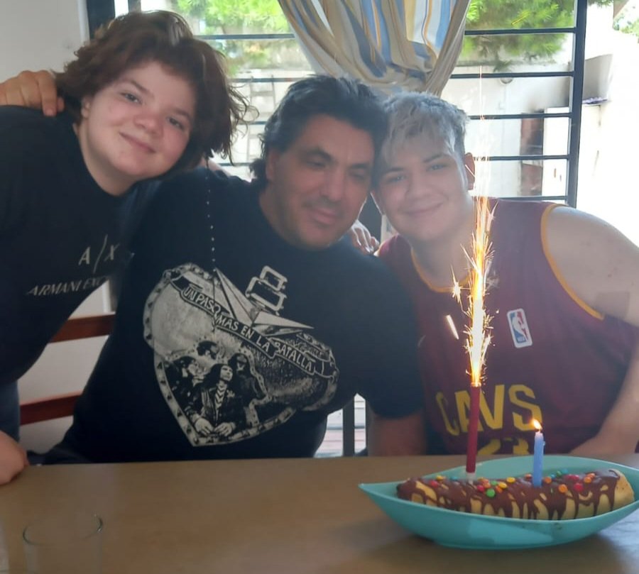 Los 49 llegaron con felicidad, de vacaciones y en familia. Muchas gracias a todos por los mensajes de cariño. Soy un privilegiado por la familia y los amigos que tengo