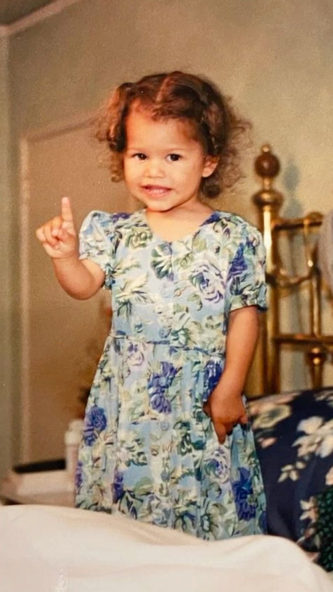 tomsnapchats's tweet photo. "raise your hand if you're newly engaged" 😭💍 https://t.co/d2Ec3GOnRc