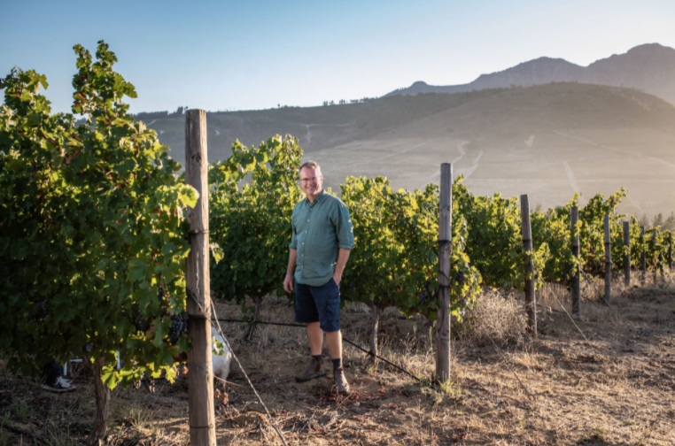 Rooted in family, driven by quality. David Finlayson, inspired by his father’s dedication to the land, has returned the Finlayson family to Stellenbosch’s winemaking legacy with David Finlayson Wines. 

Learn more about Guild Member David Finlayson here, capewinemakersguild.com/member/david-f…