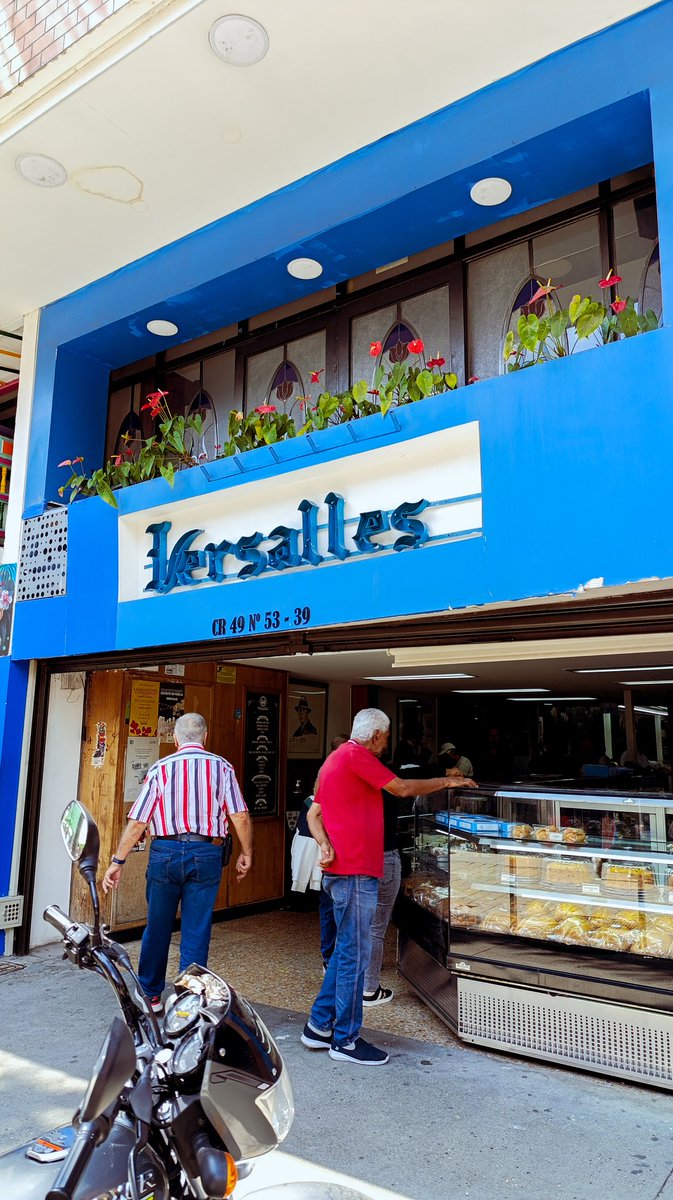 ¿Qué les llevo? 🥰 <a href="/Versalles1961/">Salón Versalles</a>