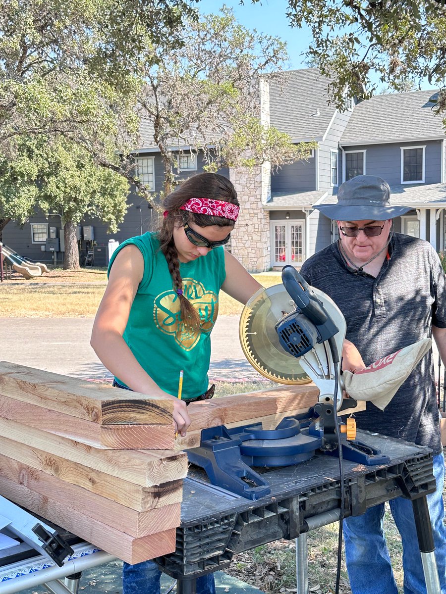 PCHASWay's tweet photo. 📚✨ A huge thank-you to Rebecca for her incredible Girl Scout project! She built Smokey’s Book Barn on our San Antonio campus, a cozy space stocked with donated books for our kids and families to enjoy. 🐴❤️
#PCHAS #SanAntonio #SmokeysBookBarn #GirlScoutProject https://t.co/Efw2c3JkNb