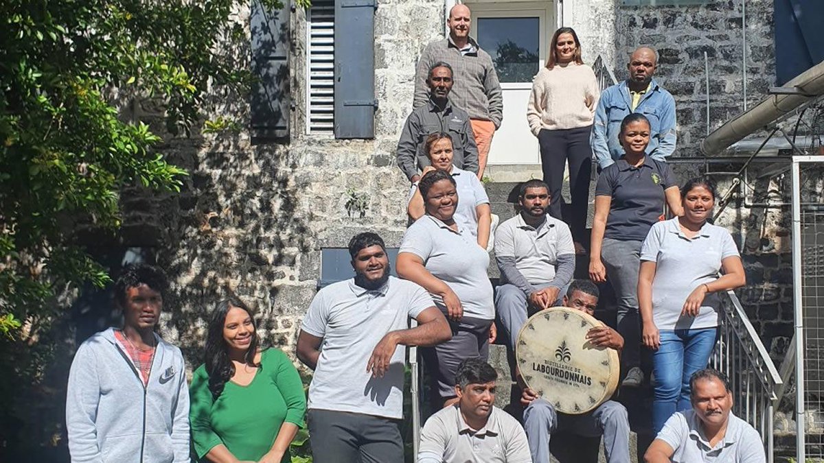 DefiEconomie's tweet photo. Production locale : La Distillerie de Labourdonnais obtient le Label Made in Moris https://t.co/1Ez7BRwT6Q https://t.co/hZexhcgAwV