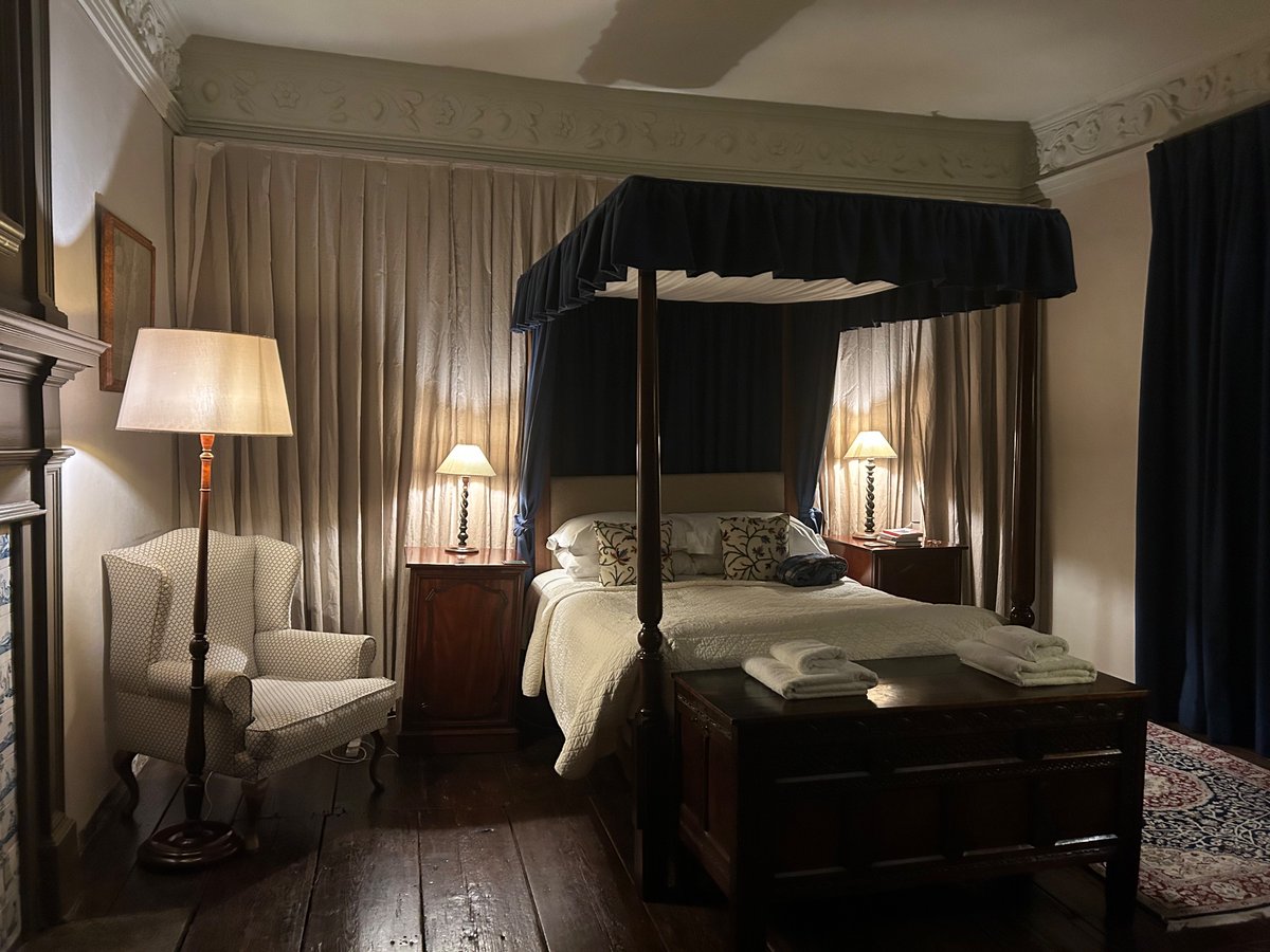 Atmospheric Godolphin House in Cornwall. What the <a href="/nationaltrust/">National Trust</a>  charmingly refer to as a ‘holiday cottage’.