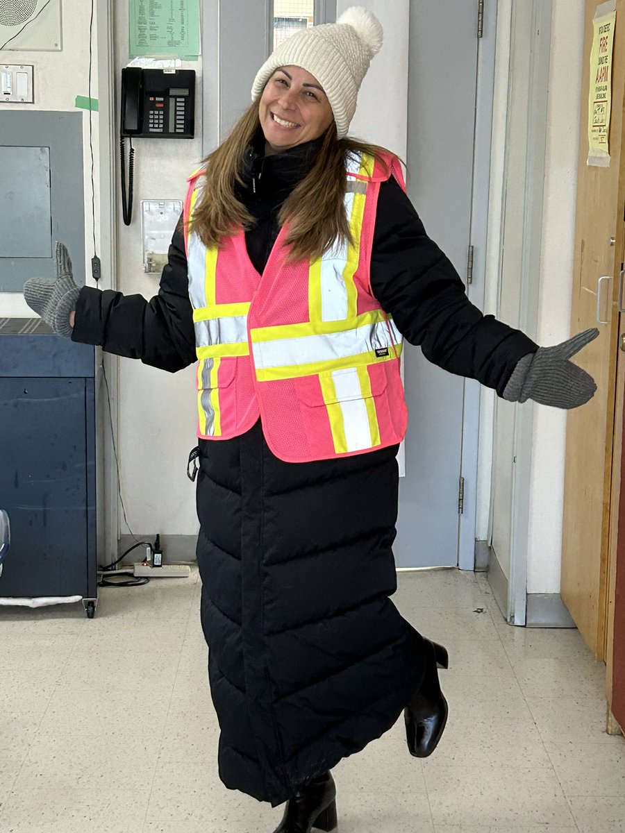 Mrs Coelho knows how to dress warm for the weather!! <a href="/StClareDP/">StClare</a> <a href="/rvrcoelho/">ℝ𝚘𝚜𝚊𝚕𝚒𝚎 ℝ𝚘𝚍𝚛𝚒𝚐𝚞𝚎𝚜-ℂ𝚘𝚎𝚕𝚑𝚘</a>