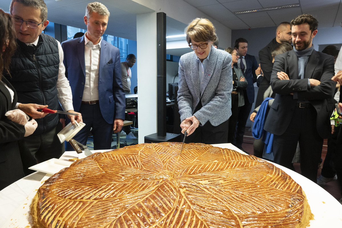 J'ai présenté ce soir mes premiers vœux aux agents <a href="/Agri_Gouv/">Ministère Agriculture et Souveraineté alimentaire</a>. Ce fut l'occasion de les remercier pour l'action remarquable qu'ils mènent, de partager une part de galette et nous projeter en 2025 avec des objectifs clairs : renforcement de la compétitivité de notre économie