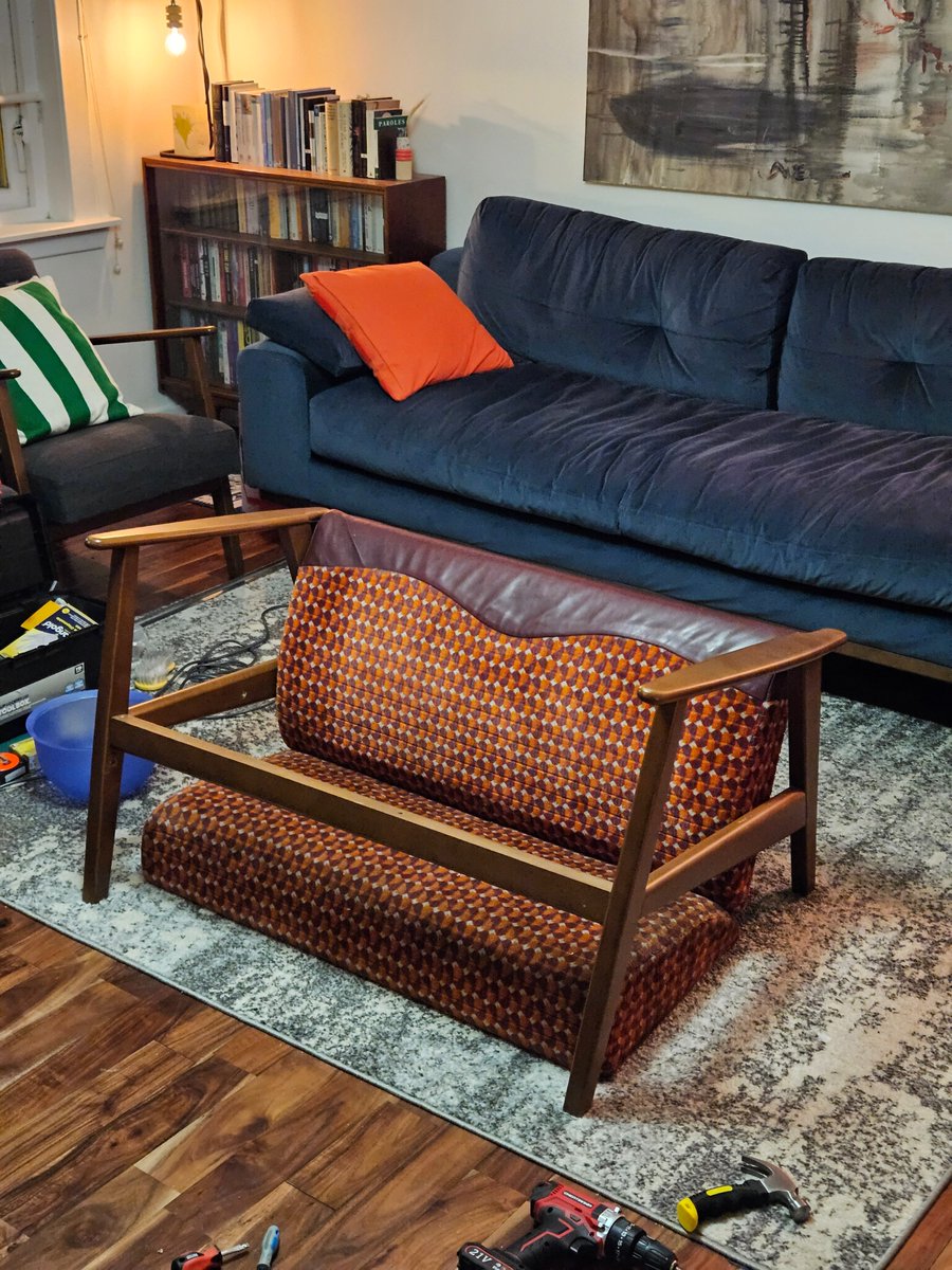 It's done 🥳 I used the legs and frame from a secondhand Ikea sofa to turn this old Glasgow Subway seat into a sofa for our living room.

Needs a final pass with the wet vac and will take some better photos tomorrow but just chuffed to see it finished 🙌