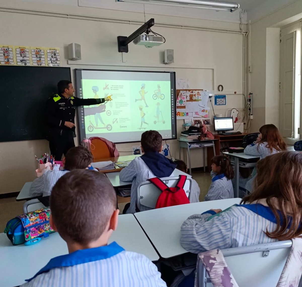 👮🏻Avui, hem parlat de mobilitat segura  amb els alumnes de 4t de primària de les <a href="/EscolapiesFIG/">Escolàpies Figueres</a>.

#Figueres #Mobilitat