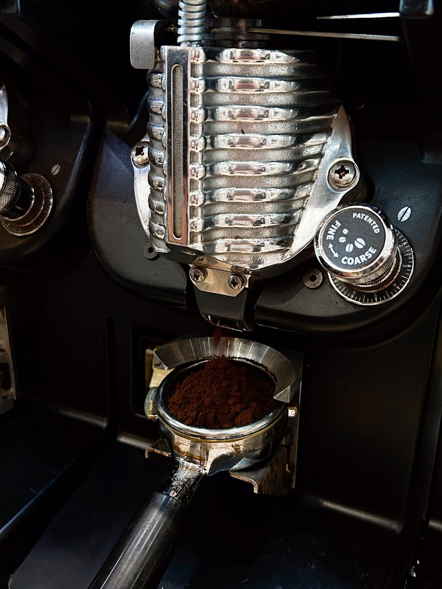 When life gives you beans... make espresso!

Featuring our Parisi Espresso containing milk chocolate sweetness, notes of hazelnut and almonds, and hints of vanilla and caramel sweetness when combined with milk. 🖤