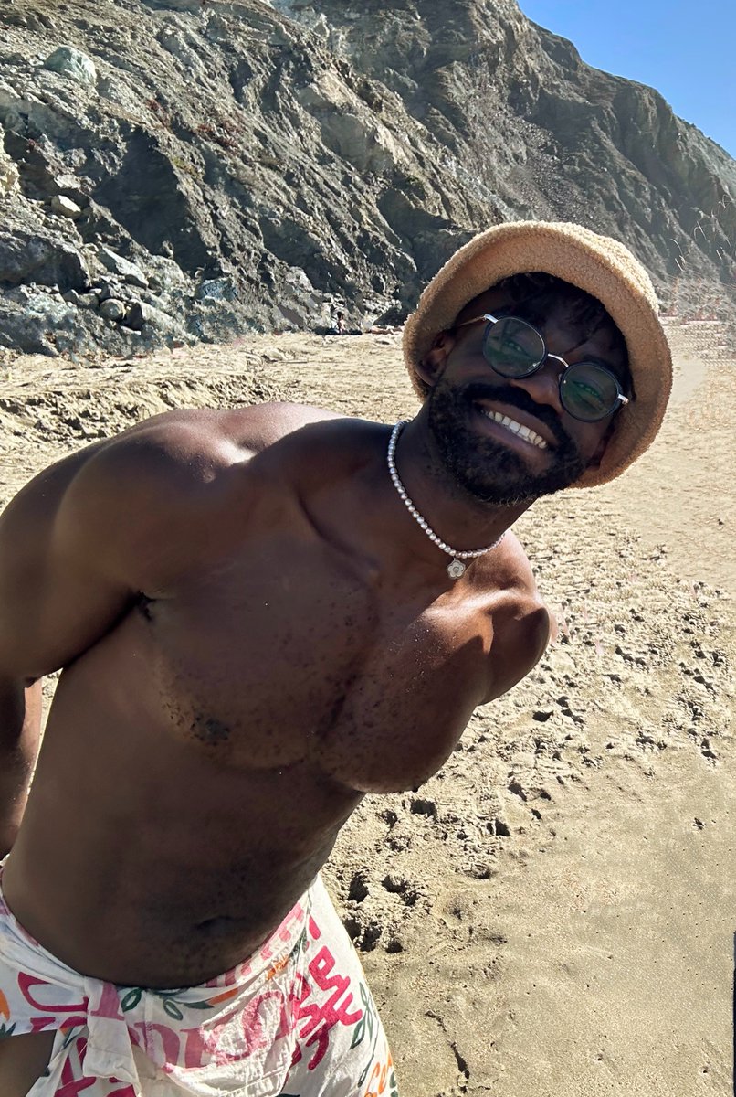 Earth Tones ⁂
#gay #sand #rocks