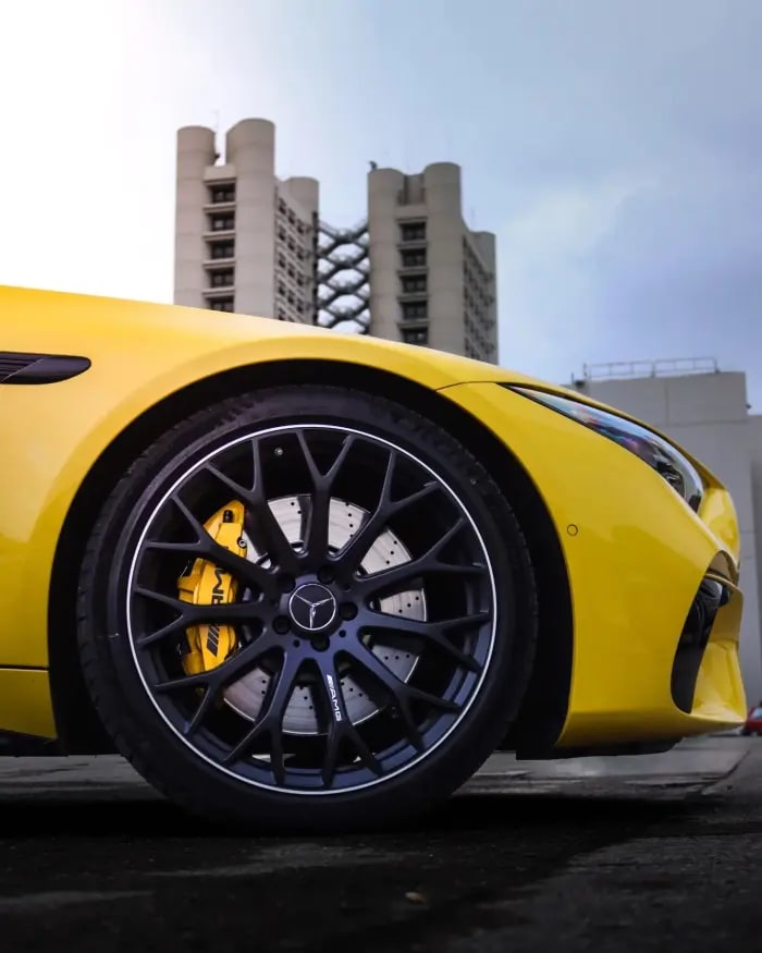With its sun yellow paint finish, this roadster icon is impossible to miss.✨

📸 nico_car_photo(IG) for #MBcreator
#MercedesBenz #MercedesAMG

UK spec may vary.