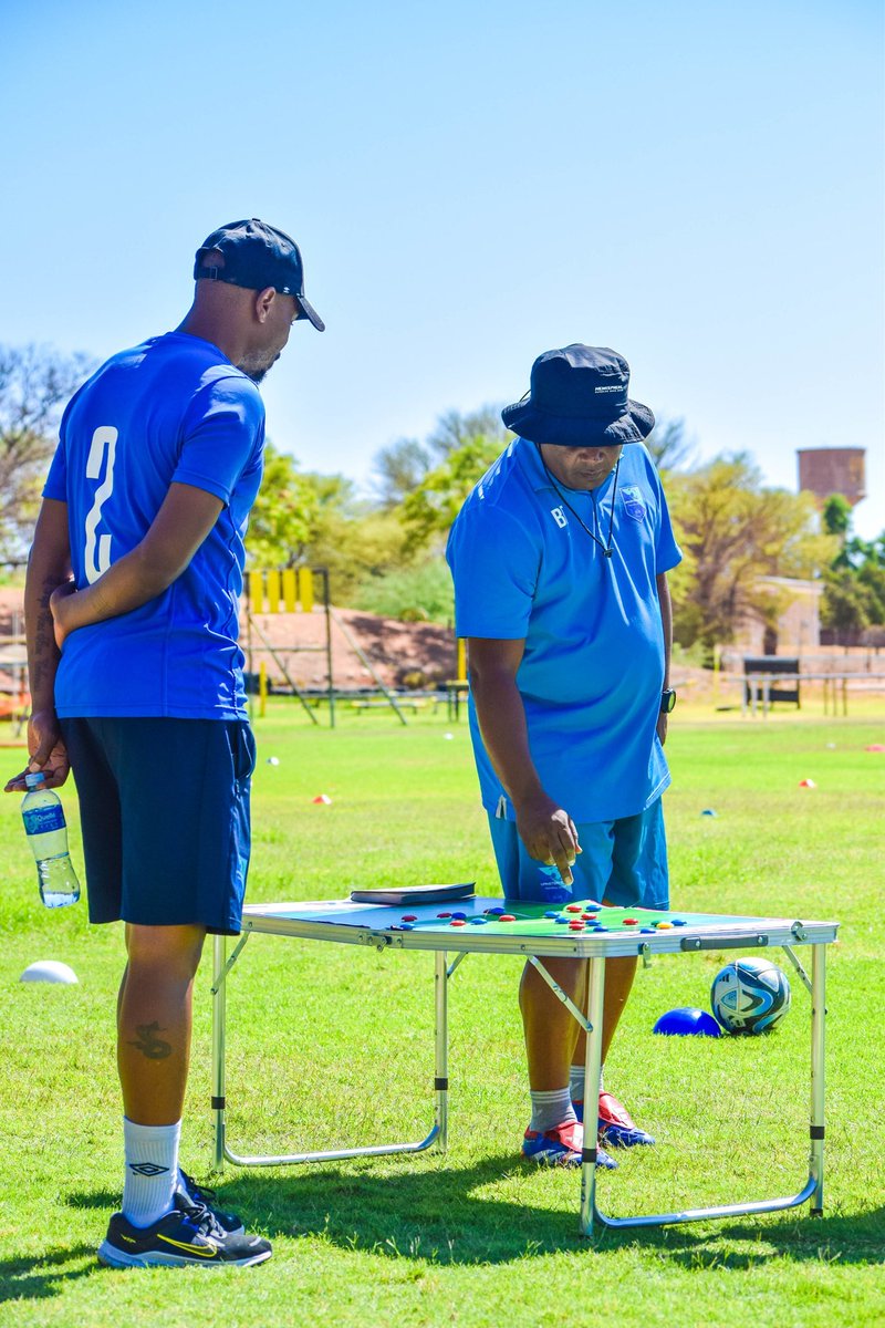 CalvinKadi_9's tweet photo. It's an honor and privilege to learn and grow under this environment & top leadership 🙌🏾🙏🏾🤍💙⚽ #aQuelle #bahwiti #CK9 #tactical_analyst https://t.co/0Pon0TEzIX