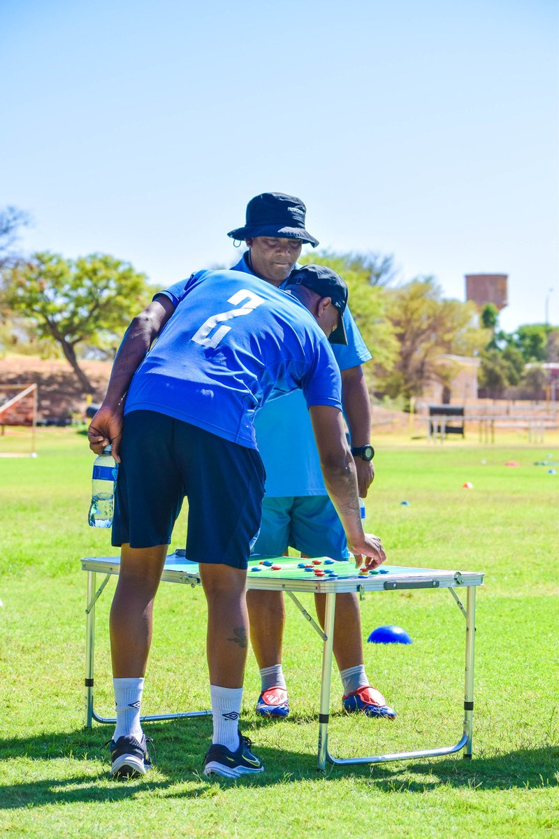 CalvinKadi_9's tweet photo. It's an honor and privilege to learn and grow under this environment & top leadership 🙌🏾🙏🏾🤍💙⚽ #aQuelle #bahwiti #CK9 #tactical_analyst https://t.co/0Pon0TEzIX