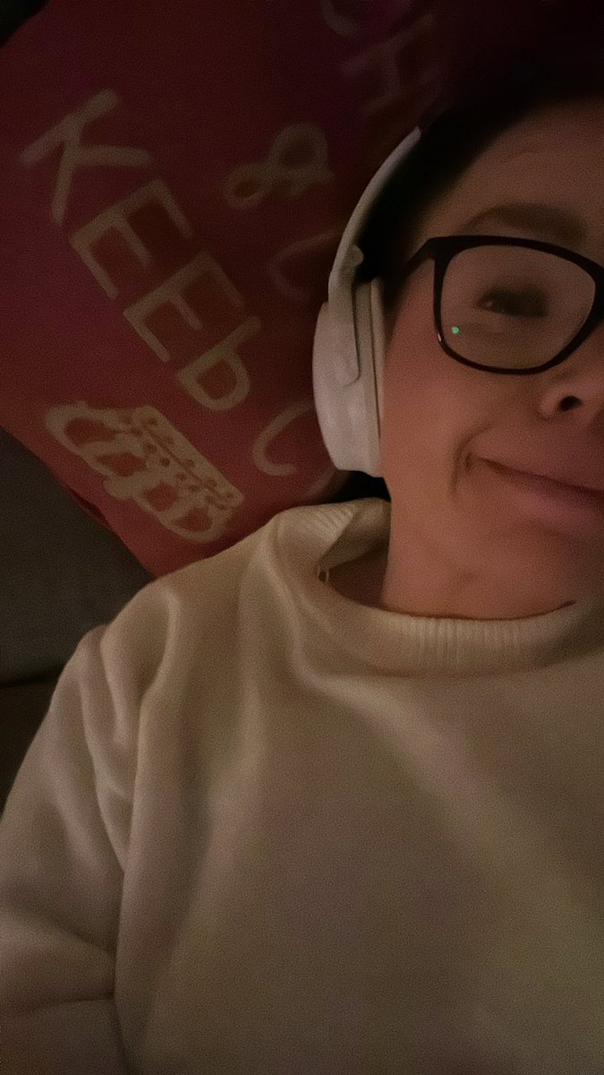 Varför gnälla när man helt normalt kan gå runt i sina ljuddämpande hörlurar i sin egen lägenhet för att slippa höra grannens gallskrik som sker av och till. 🎧🎧🎧🎧