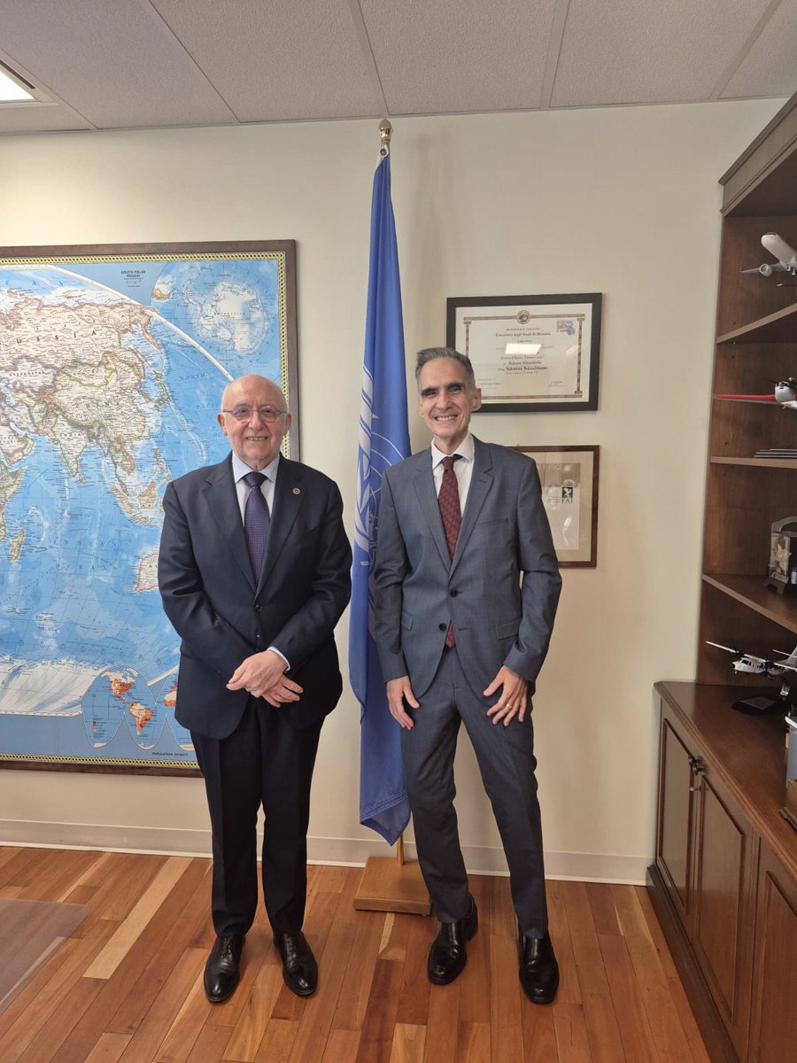 Εγκάρδια συνομιλία με τον Πρόεδρο του #ICAO Salvatore Schiacchitano για τις μεγάλες σημερινές προκλήσεις της Διεθνούς Πολιτικής Αεροπορίας και τον ρόλο της Ελλάδας με πολλαπλούς αποδέκτες σε κομβικούς τομείς όπως Ασφάλεια,Οικονομία, Τουρισμός, επικοινωνία και διασύνδεση των λαών.