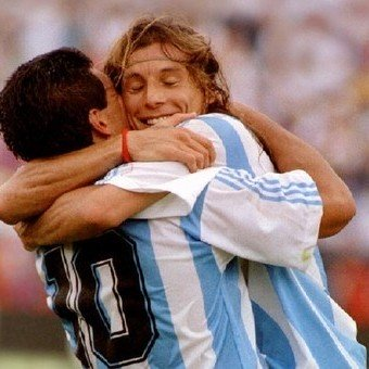 SiempreAlDiego's tweet image. El socio ideal que supo entender como nadie el fútbol de #DiegoEterno. Fue crack, pero sobre todo lo recordamos como alguien que supo darnos alegrías inmensas dentro de la cancha y tenía toneladas de carisma afuera.

Cumple 58 años Claudio Paul #Caniggia!