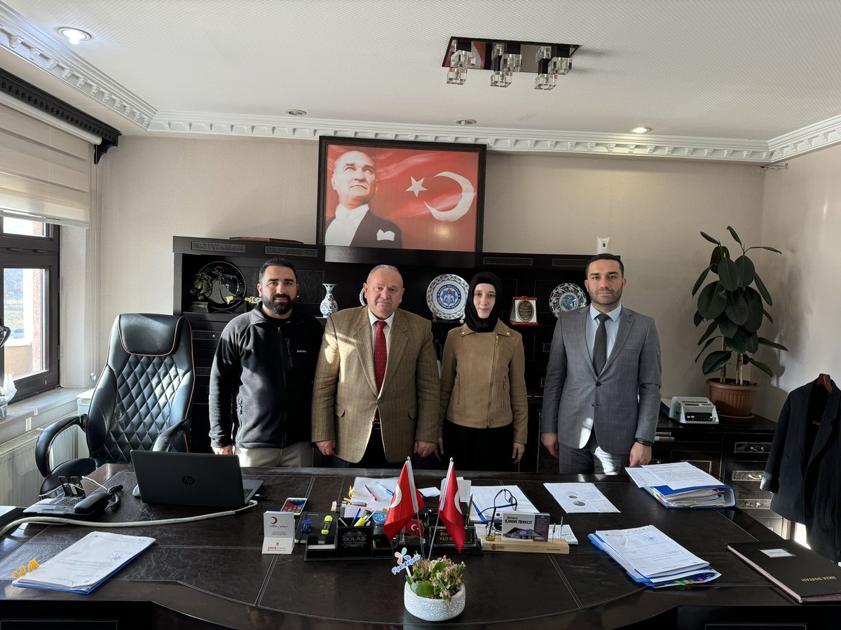 Selçuklu İlçe Milli Eğitim Müdürü Sami Sağdıç bey ve Selçuklu Kaymakamlığı Yazı İşleri Müdürü Birol Gelmez beyi makamlarında ziyaret ederek yeni görevlerinden dolayı hayırlı olsun dileklerimizi ilettik.