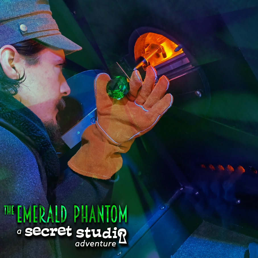 🔥 Why would the conductor bring this jewel to the train’s fiery engine? Could it be an attempt to destroy the very thing everyone’s been searching for? 

💎 Step into the 1930s whodunnit, now unfolding at Secret Studio in full colour. escapeintime.co.uk/secretstudiolo…
#greatgatsby #film