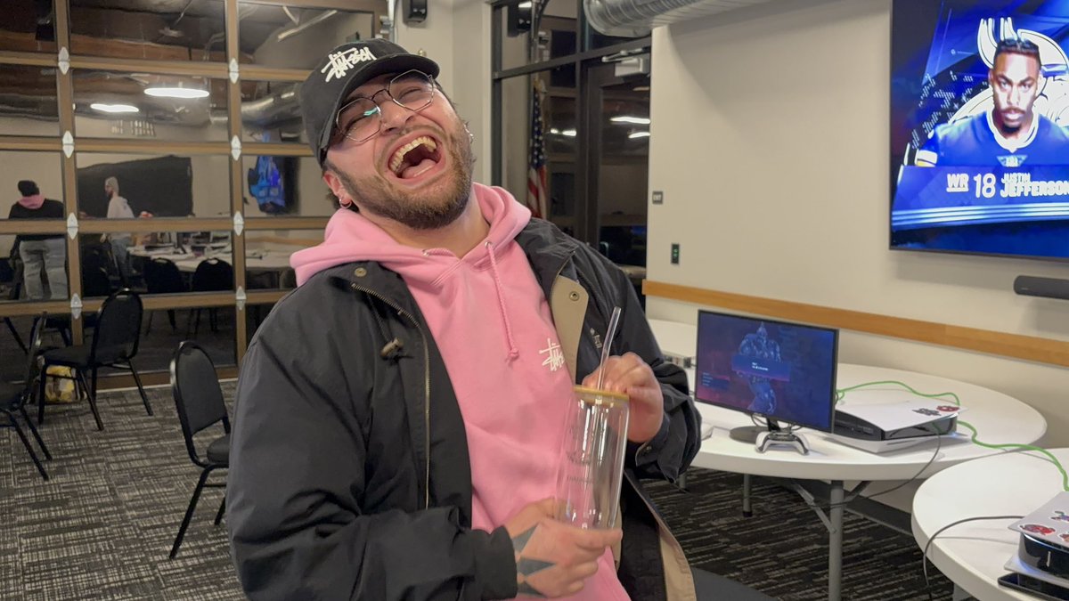 <a href="/UndergroundZell/">Hentai Senpai</a> looked so happy after winning Tekken Ball at <a href="/MiddleGroundgg/">The Middle Ground 🔜 1/05/2024</a> A Night of Thanks and Giving 4 :)