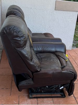 My act of kindness for day 3/7 of the Do-Gooder Challenge was to donate a sofa.