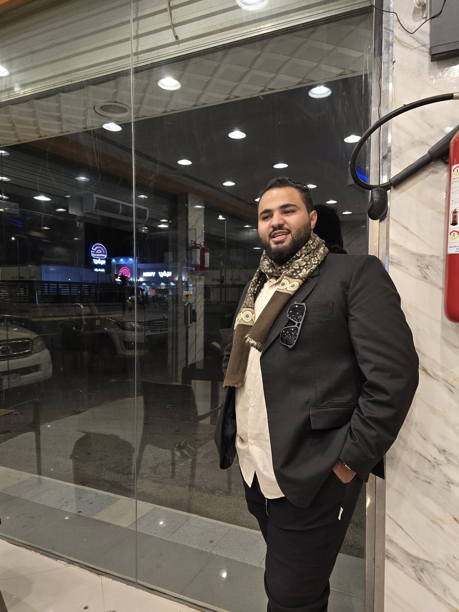 لاغيب الله عني رفيق الروح 

أنت الخوي الي بقربهه تهنيت
وأنت الرفيق الي أخاف من غيابه <a href="/magdalawlgi5/">ماجد ٭ ):</a>