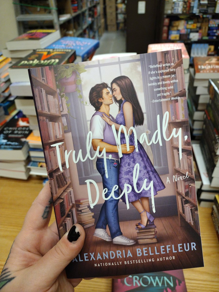 there's no way the cover artist was not using a pic of steve harrington for reference here
