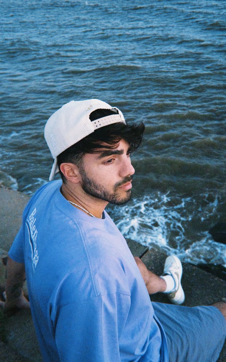 juki_x_fede's tweet photo. El mar y él 😻🤍 https://t.co/7clu9Wn6Pn