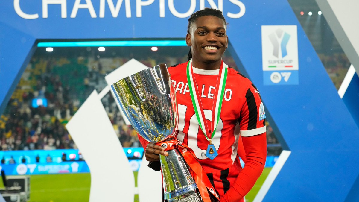 ActualiteSerieA's tweet image. 🎙️ Rafael Leão sur ses ambitions futures :

« Nous n'attendrons pas encore 2 ans pour gagner un titre. Quelque chose en nous a changé. 

Je ne pense qu’à rester ici pendant des années et gagner des trophées. 

Je veux juste remercier ceux qui m'ont emmené à Milan » ❤️🖤