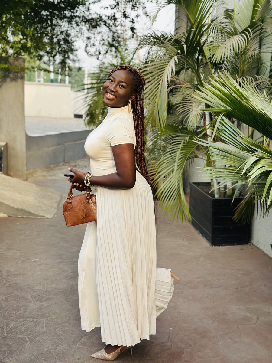 odunayo_subair's tweet image. Grateful for the gift of another birthday!  🥰🎁🎈
Here’s to another year of laughter and love! 😊🥂 
Happy birthday to me✨🤎