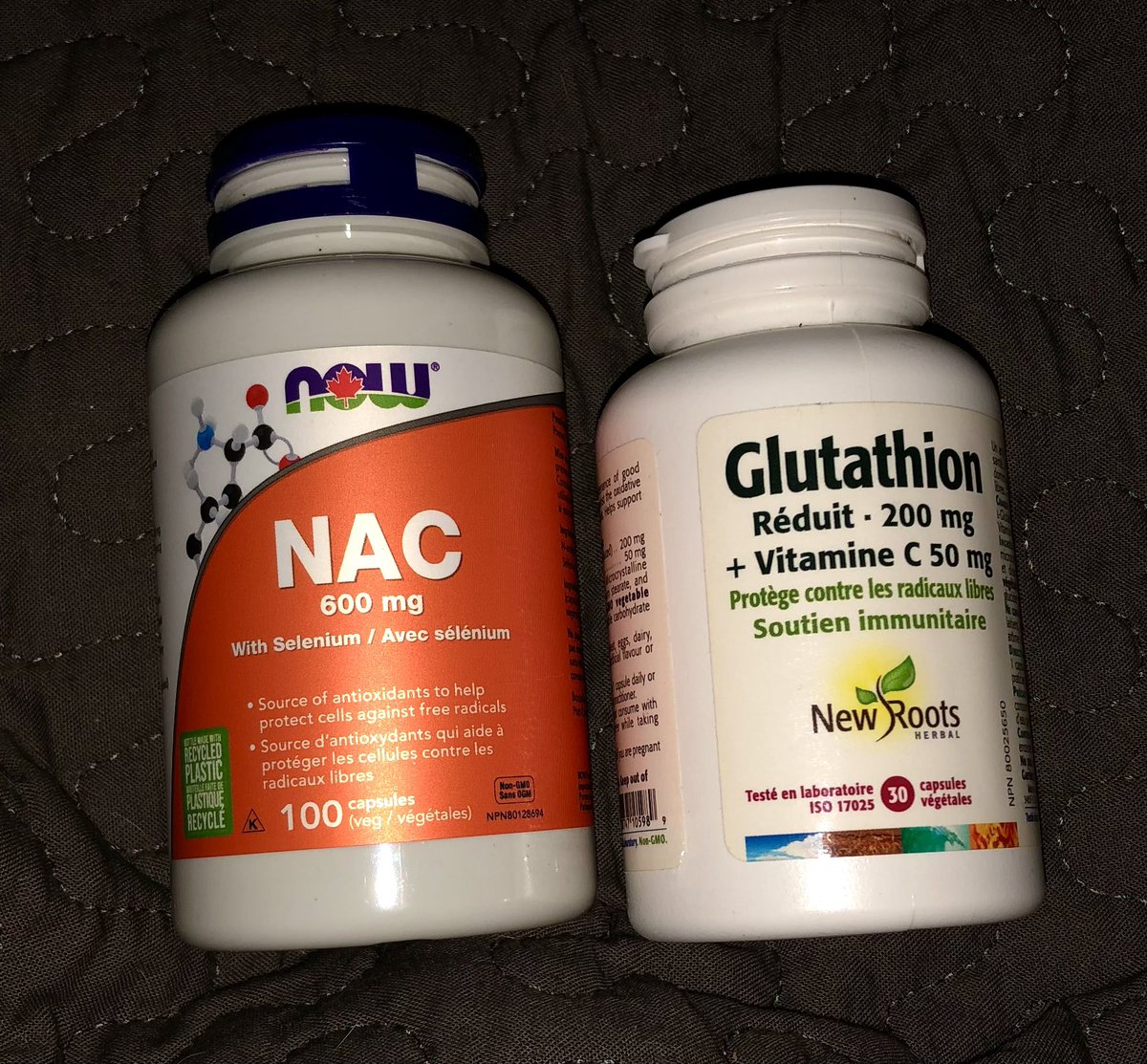 Depuis le temps qu’on en entend parler, je suis finalement en train de tester ces deux produits !

Le NAC est plus abordable.

Le glutathion est vraiment plus dispendieux.

Ce sont deux antioxydants très puissants.

Les deux semblent avoir un effet sur les émonctoires pour