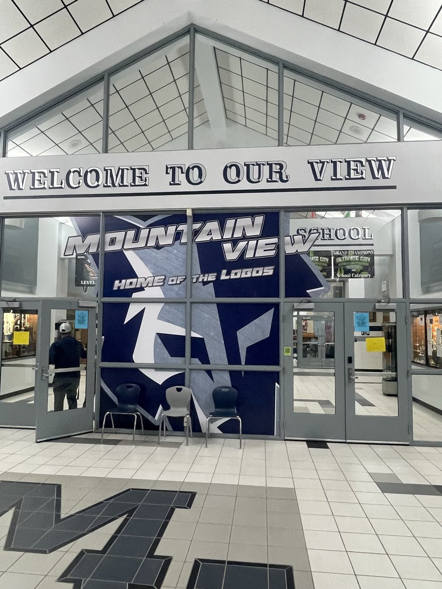 Always great to see <a href="/DJCheck2/">DJ Check</a> 
 <a href="/TheView_LoboFB/">Mountain View HS Football</a> Thank you for your time!! #PicksUp 
🤙🏾⛏️🟦🟧