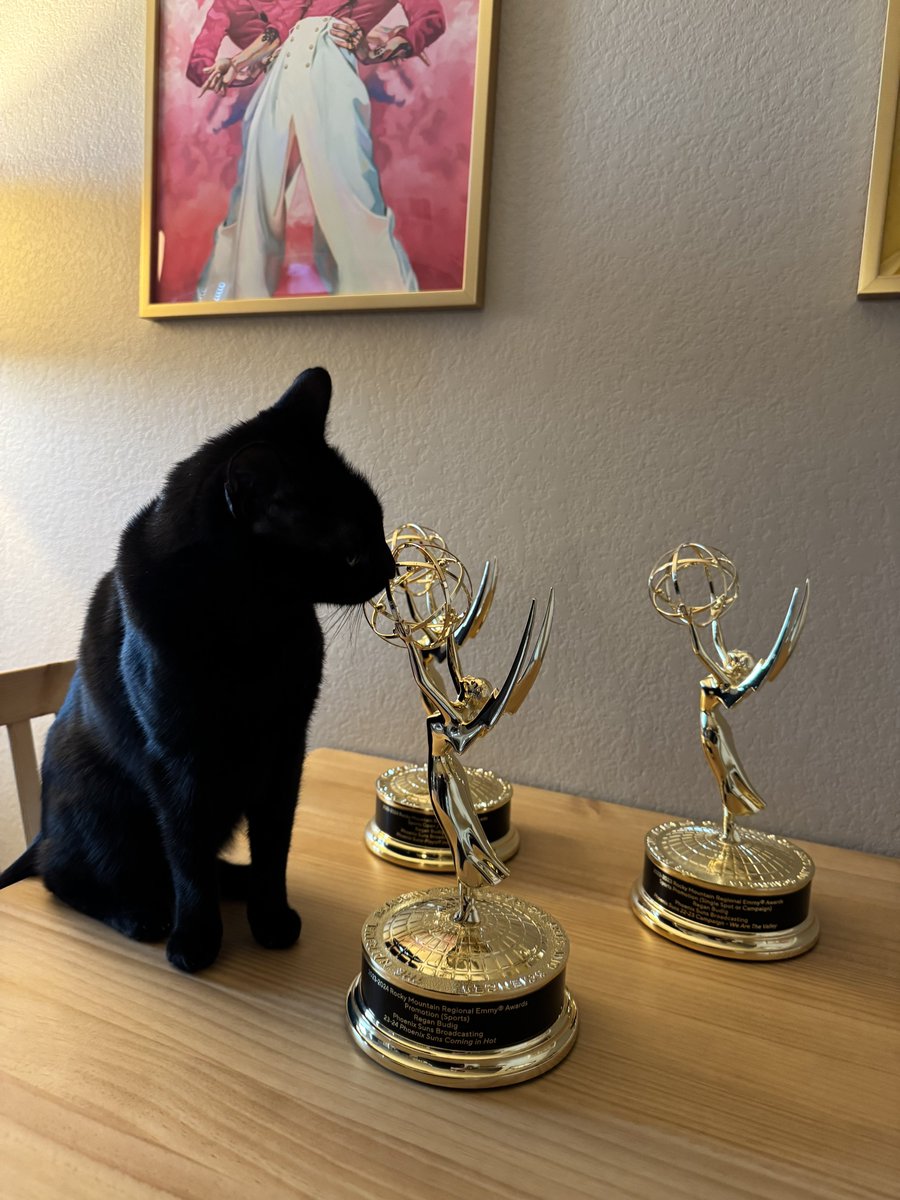 Got 3 of them things now. Wrigley is a big fan 🐈‍⬛🏆