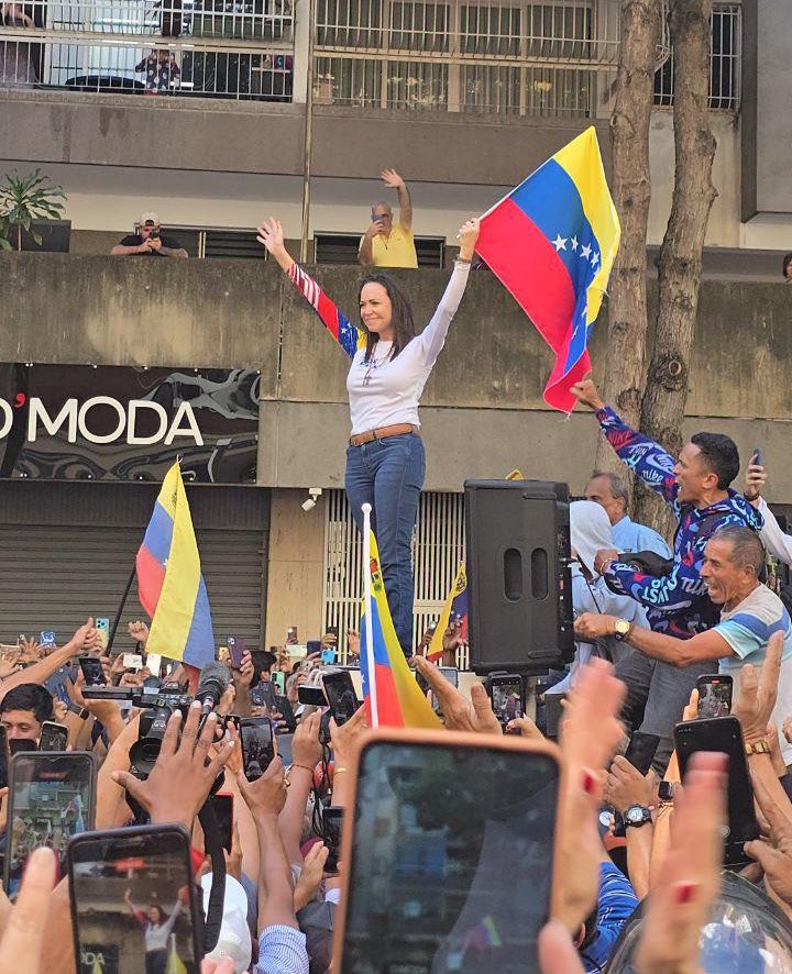 ThomasVLinge's tweet photo. #Venezuela 🇻🇪 BREAKING: it is being reported that regime forces opened fire on the motorcycle carrying Maria Corina Machado as she was leaving the protest rally in the Chacao district of #Caracas. https://t.co/vmHrv2i9tg