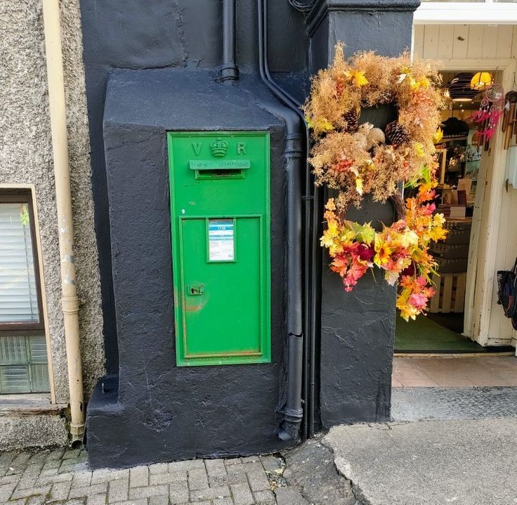 A green Victorian postbox in County Cork 🇮🇪 for #PostboxADay