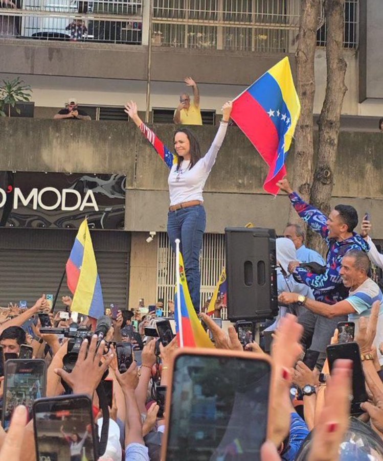 beltrandelrio's tweet image. Hay la versión en Venezuela de que María Corina Machado fue detenida por los cuerpos de seguridad de la dictadura, después de reaparecer en calles de Caracas.