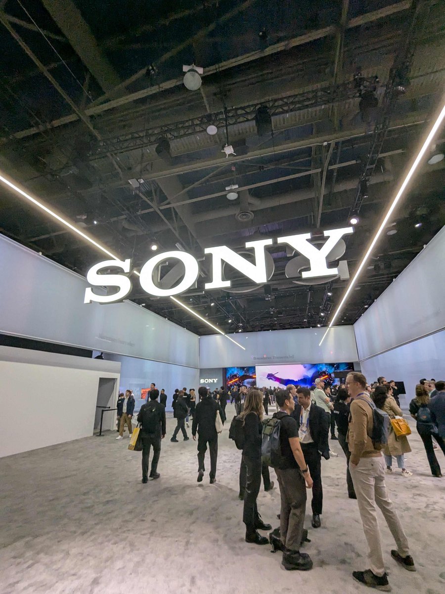 _echo3D_'s tweet photo. We're here at #CES2025ππ» checking out all the latest coming from our partners to the XR/VR/AR/3D community. We can't wait to see echo3D running on these latest devices soon!
#CES #echo3D #2025 https://t.co/4RXpqfl48w
