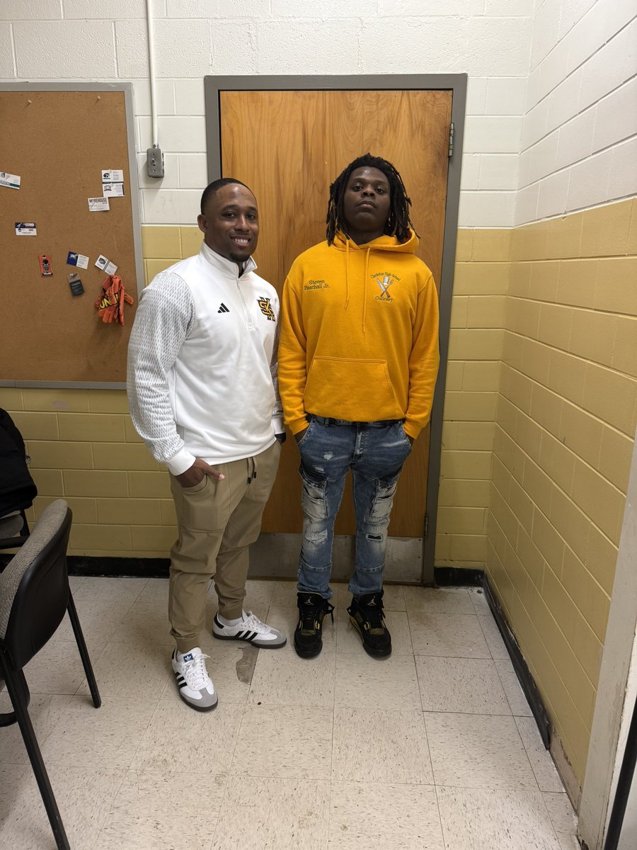 Steven Paschall Jr (6’2 225) (@twizzysteve_) on Twitter photo Had a great talk with <a href="/CoachWalt_/">Aston Walter</a> really got to know about him and his coaching career. Looking forward to building a better bond with this guy! Had a great talk with <a href="/CoachWalt_/">Aston Walter</a> really got to know about him and his coaching career. Looking forward to building a better bond with this guy!