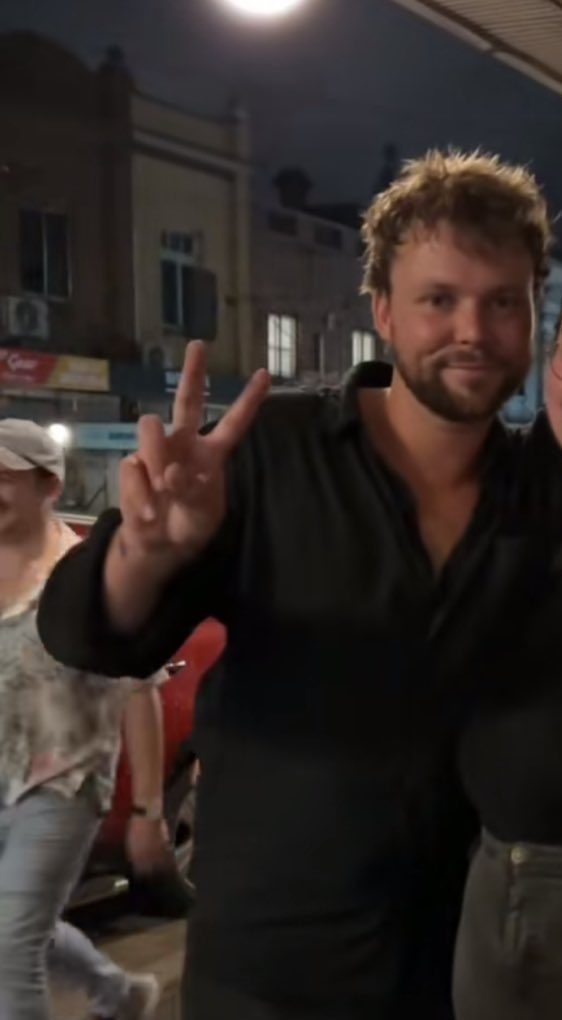 low qual ashton 🤍 tweet media