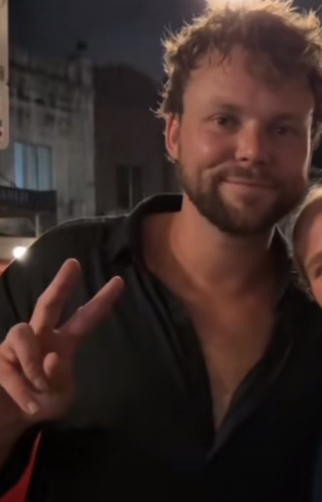 low qual ashton 🤍 tweet media