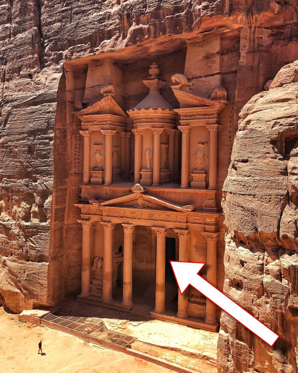 Ya lo has visto antes. Es el "tesoro" de la antigua ciudad excavada en la roca de Petra.

Pero ¿sabes qué es realmente? O, más interesante, ¿qué hay dentro?

No es lo que te esperas...

//Hilo//