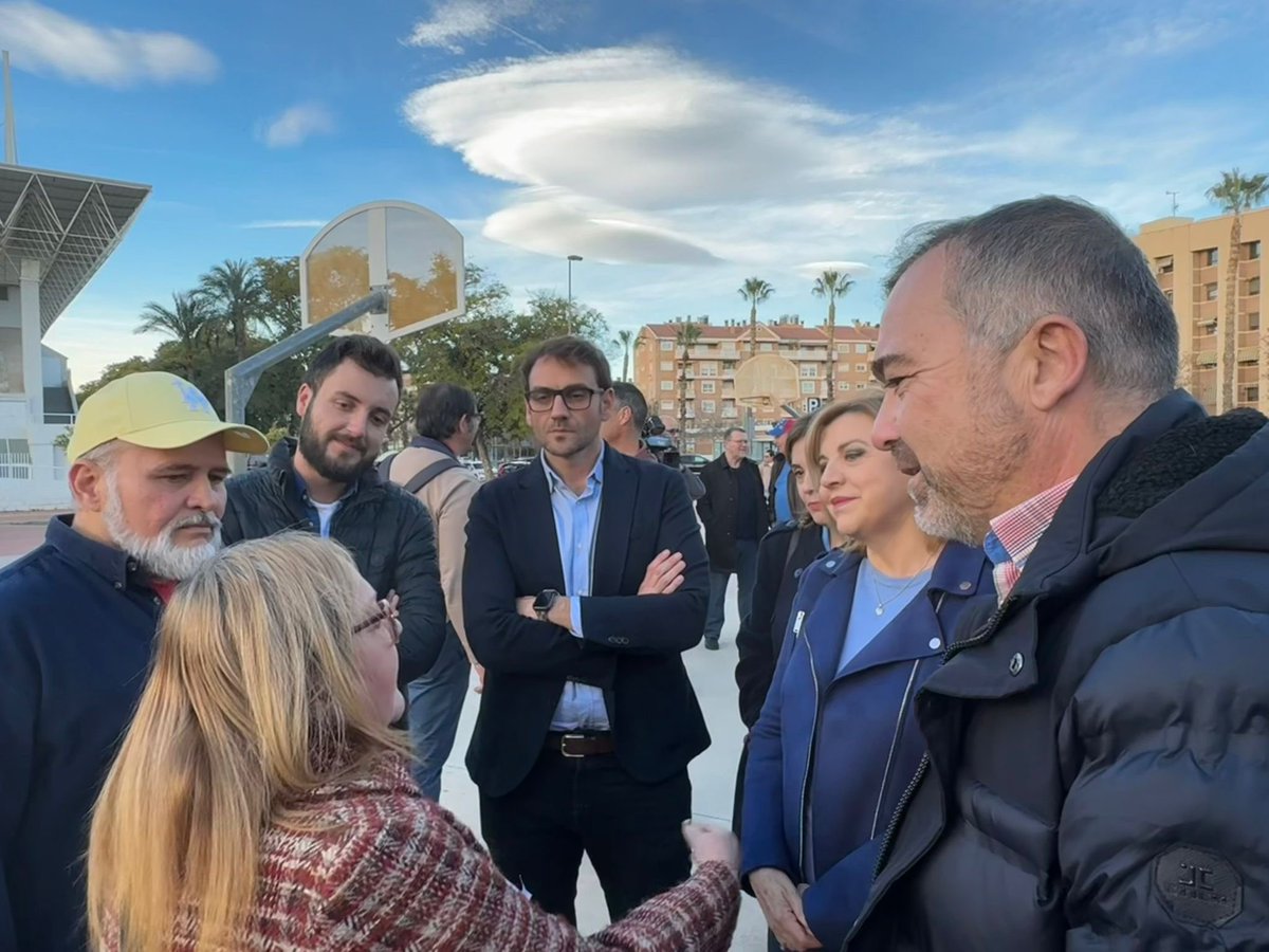 Landaburu_Anto's tweet photo. Alzamos nuestra voz desde #Murcia por nuestros hermanos de #Venezuela, por la democracia y la libertad.

Con @EdmundoGU y @MariaCorinaYA tenemos que poner fin a la dictadura y la oscuridad de Maduro.

🇻🇪#GloriaBravoPueblo, HASTA EL FINAL. https://t.co/BS93bSNjC7
