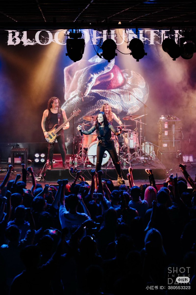 🎥💥 Those who have seen us live know that you can find me always at the merch booth after the show.

📲📸 Some beautiful memories from last October in China by <a href="/jungs666/">김현정</a> , <a href="/shotinthedark/">Shot in the Dark</a>.2019 &amp; <a href="/uruz_7/">UR7</a> .

👉🏼 Next shows:
BLOODHUNTER.NET/TOUR

#divasatanica #bloodhunter #live