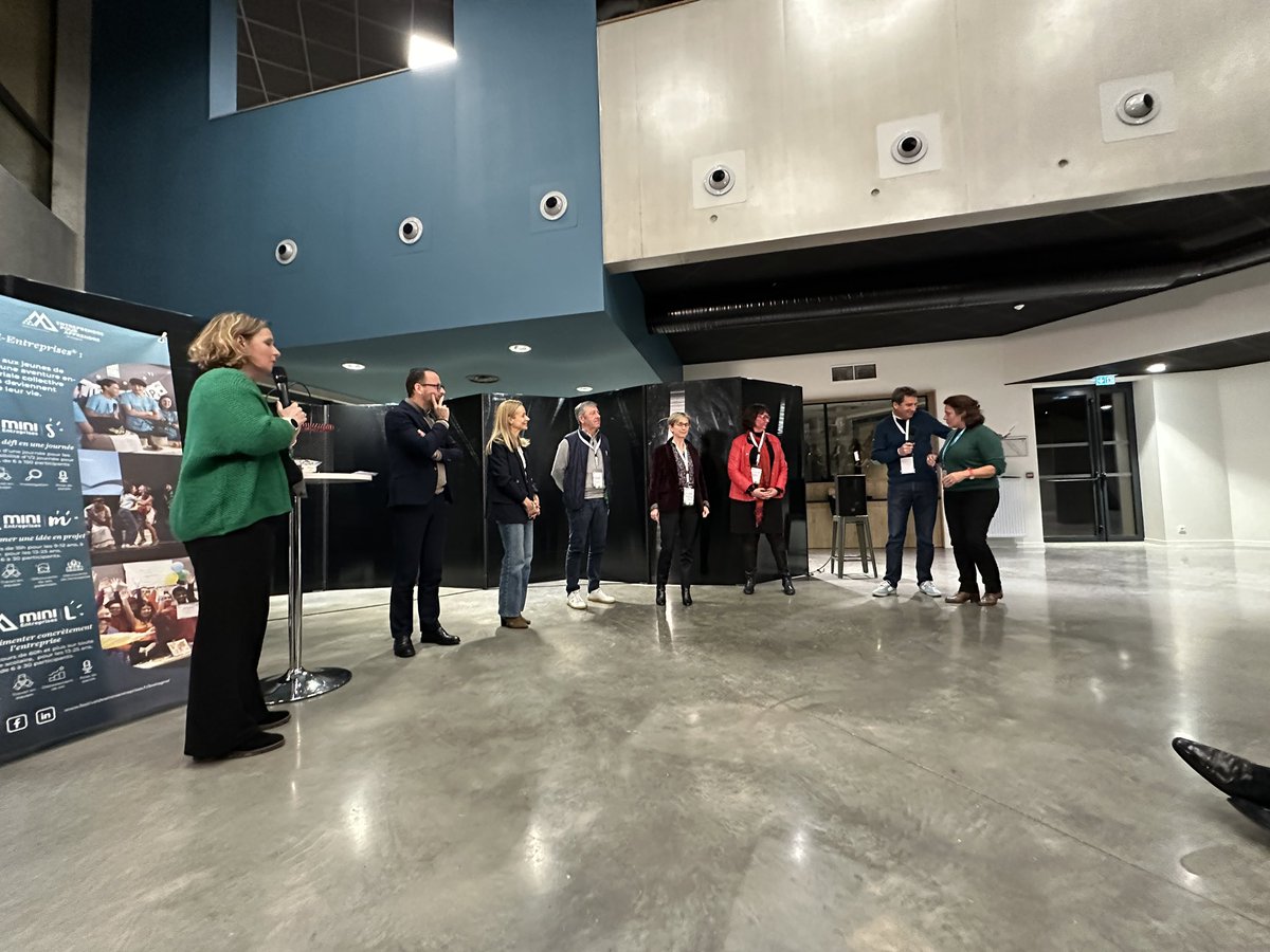 Ce soir en Bretagne, grande veillée avec Entreprendre pour Apprendre pour parler et valoriser nos mini-entreprises et faire réseau pour préparer avec nos partenaires socio-économiques très en amont nos futurs stages de seconde. Merci et bravo pour ces magnifiques initiatives.