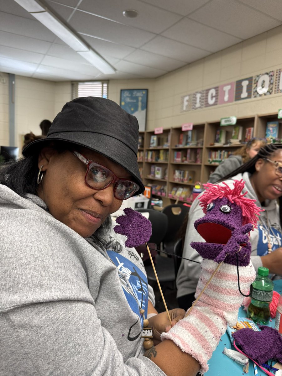 CobbVisualArts's tweet image. Engaged &amp;amp; excited teachers ready to take PL back to students. Integrating art &amp;amp; drama to make literacy and reading come to life! #arts4allcobb #artsintegration #DoingDrivesLearning