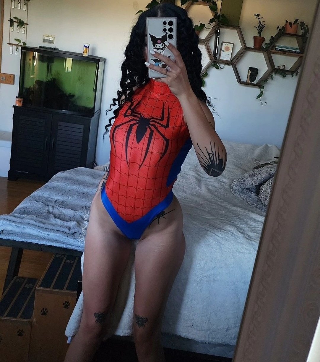 1 pic. team spiderman or venom? ;3 https://t.co/3iAtSK4DDI