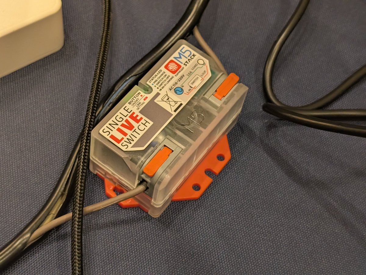 hiroumi's tweet image. #CES2025 #M5Stack とEspressifの展示部屋を訪問 この配線をスイッチにできるユニットや、matmter対応リレーいいなぁ　日本でも使えるようになると嬉しい😀