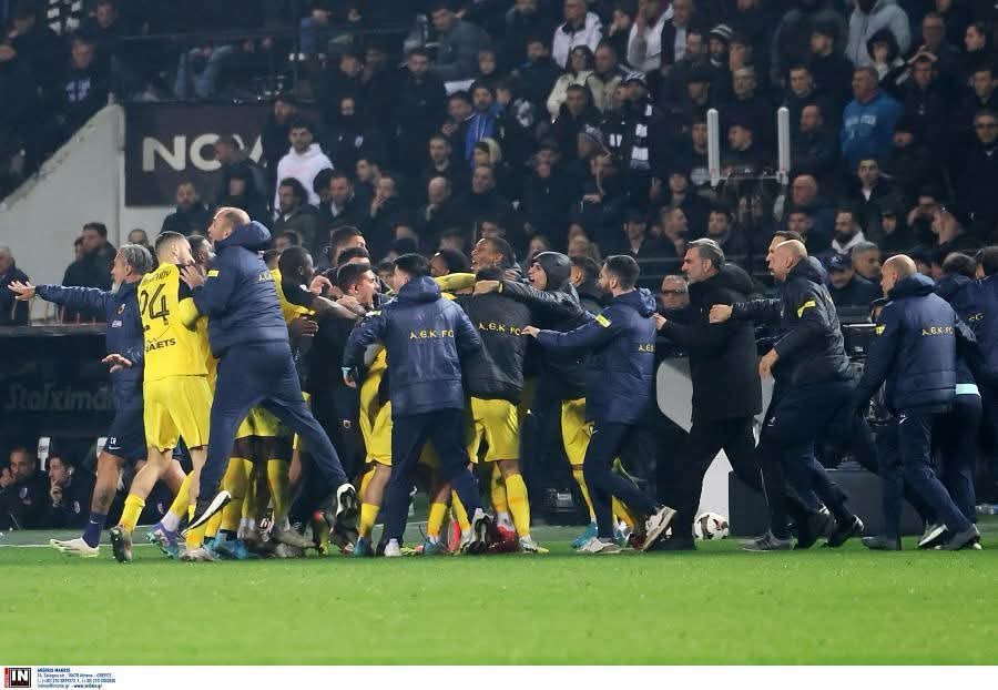 9/1 μας λέγατε..

Θα μας τελειώσετε λέγατε..

Το κεφάλι κάτω όταν βλέπετε ΑΕΚ, γιατι είστε νάνοι. 

ΟΣΓΕΑ. #aekfc