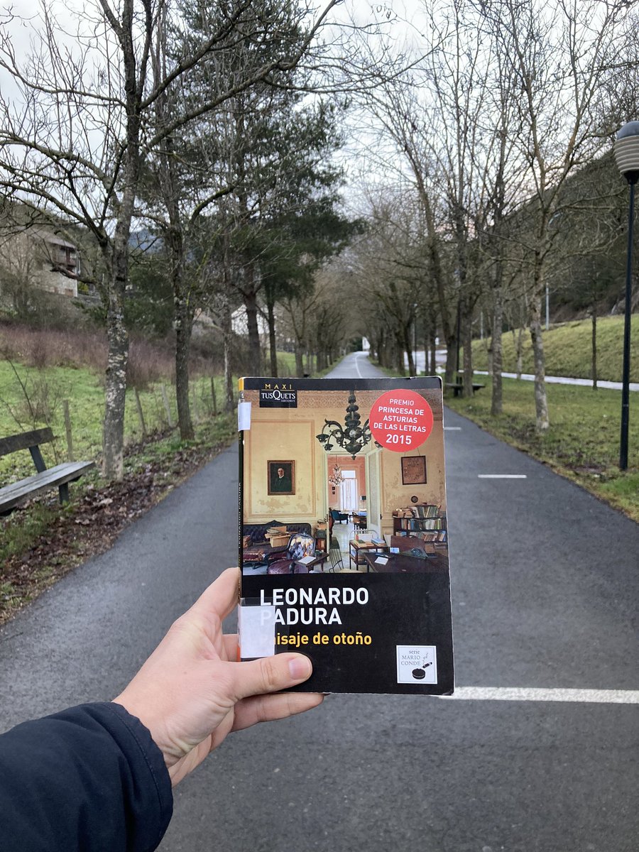 CLUB DE LECTURA DE ADULTOS✨de <a href="/biblioanso/">Biblioteca de Ansó</a> 

1ª sesión del año (al igual que ayer con el CDL de Sabiñánigo). Cita lectora e imperdible mensual que nos encanta y disfrutamos infinito.

Hoy 📖 “Paisaje de otoño” de  Leonardo Padura. <a href="/TusquetsEditor/">Tusquets Editores</a> 

#unpuntocuriosoaragón <a href="/HGSoraya/">Soraya hg</a>