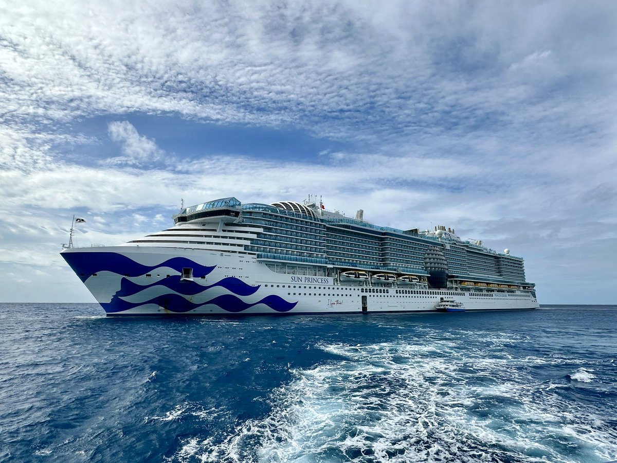 Loofie259's tweet photo. @RaffieFreiden @RoyalCaribbean Raffie - you should try Princess. They are truly phenomenal. They don’t treat you like shit and they have a much better value for extras than @RoyalCatibbean scams passengers for. Check this out… https://t.co/5BCzPi8MoQ