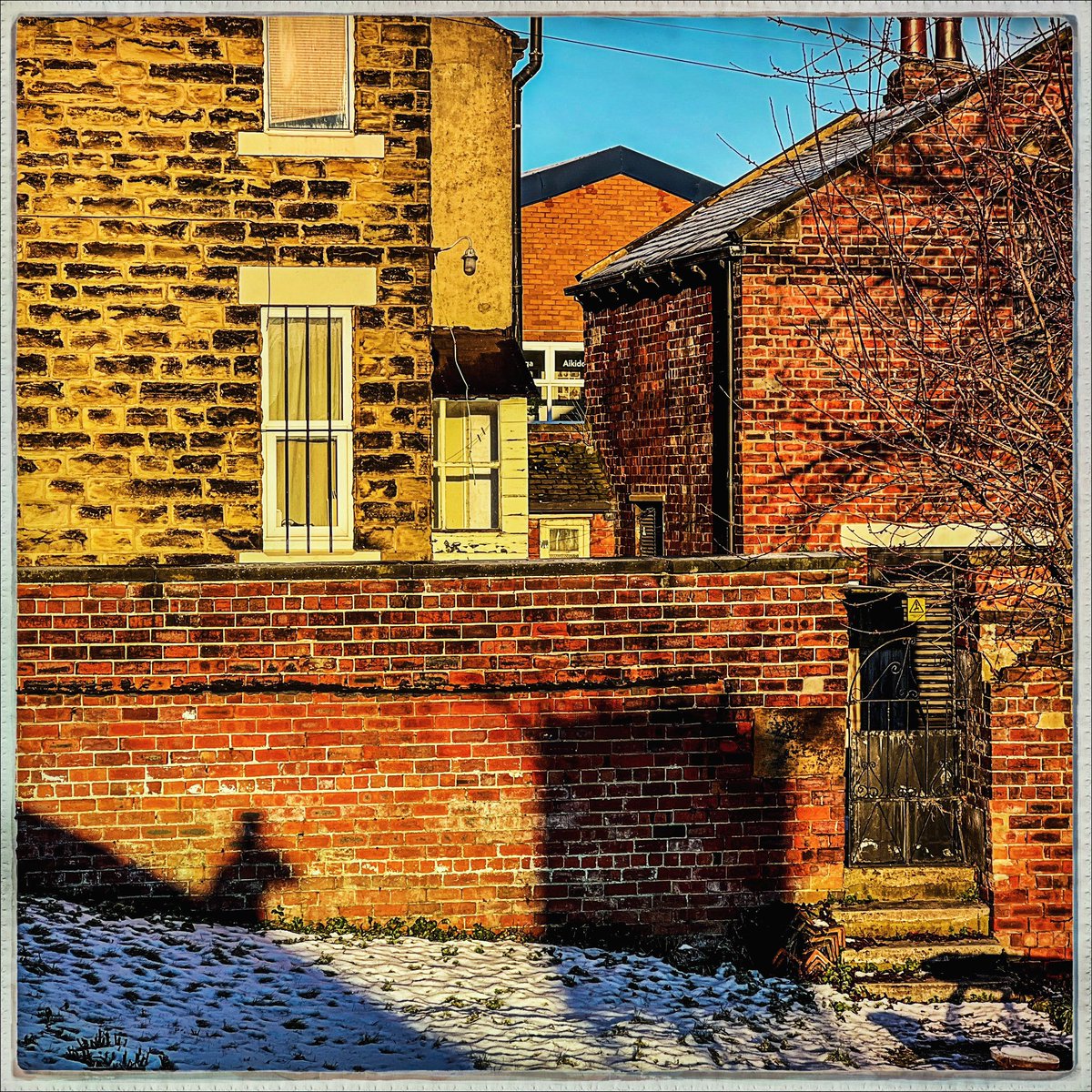 Bettylawless's tweet image. Day 9/365 #photoaday
Came across a familiar-looking figure on my walk today.
#wintersun #shadow