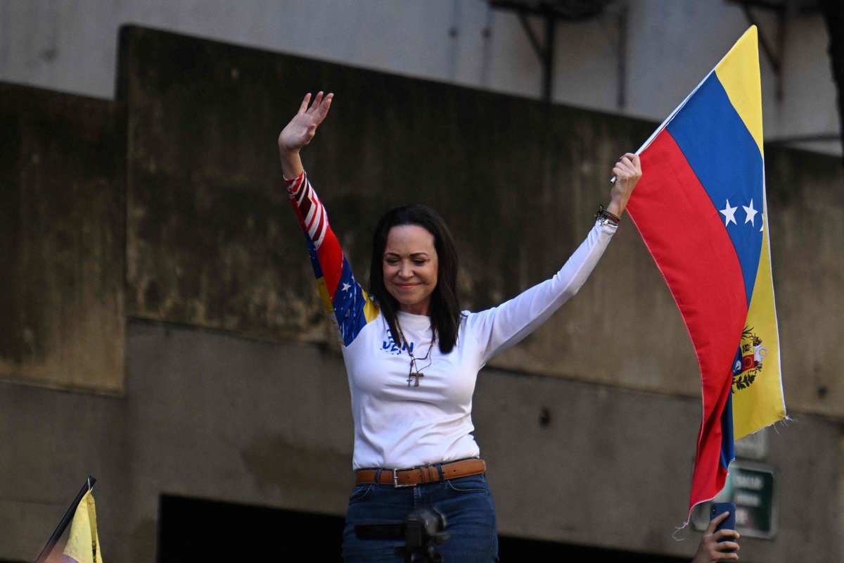 Maria Corina Machado foi sequestrada pelo regime do Ditador Nicolas Maduro enquanto saía de uma manifestação pacífica .